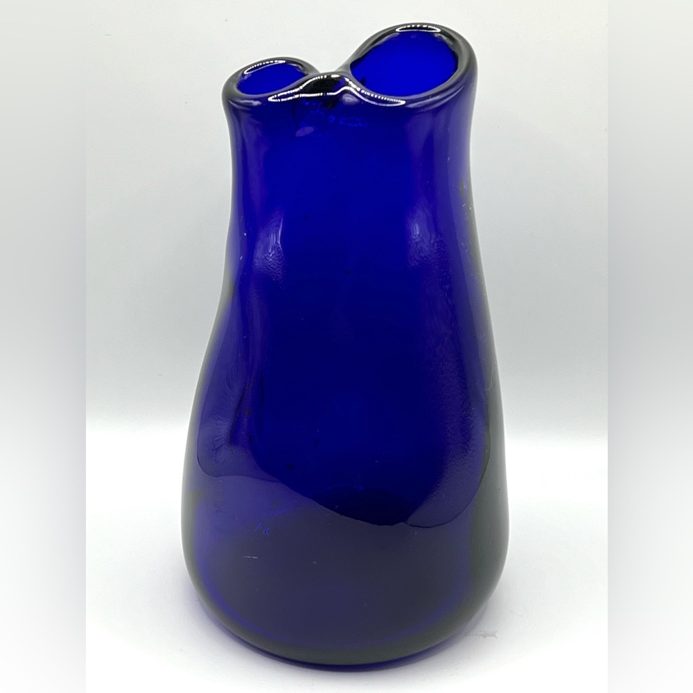 Hand Blown Art Glass Cobalt Blue 8 Shape Mouth Flower Bud Vase 7 in Height